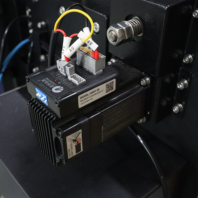 Height Adaptive Print and Apply Labeling Machine